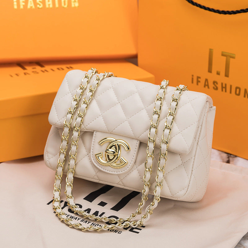Chanel โ๐ฝ ๐๐น๐ฎ๐๐๐ถ๐ฐ ๐๐น๐ฎ๐ฝ in Black Lambskin